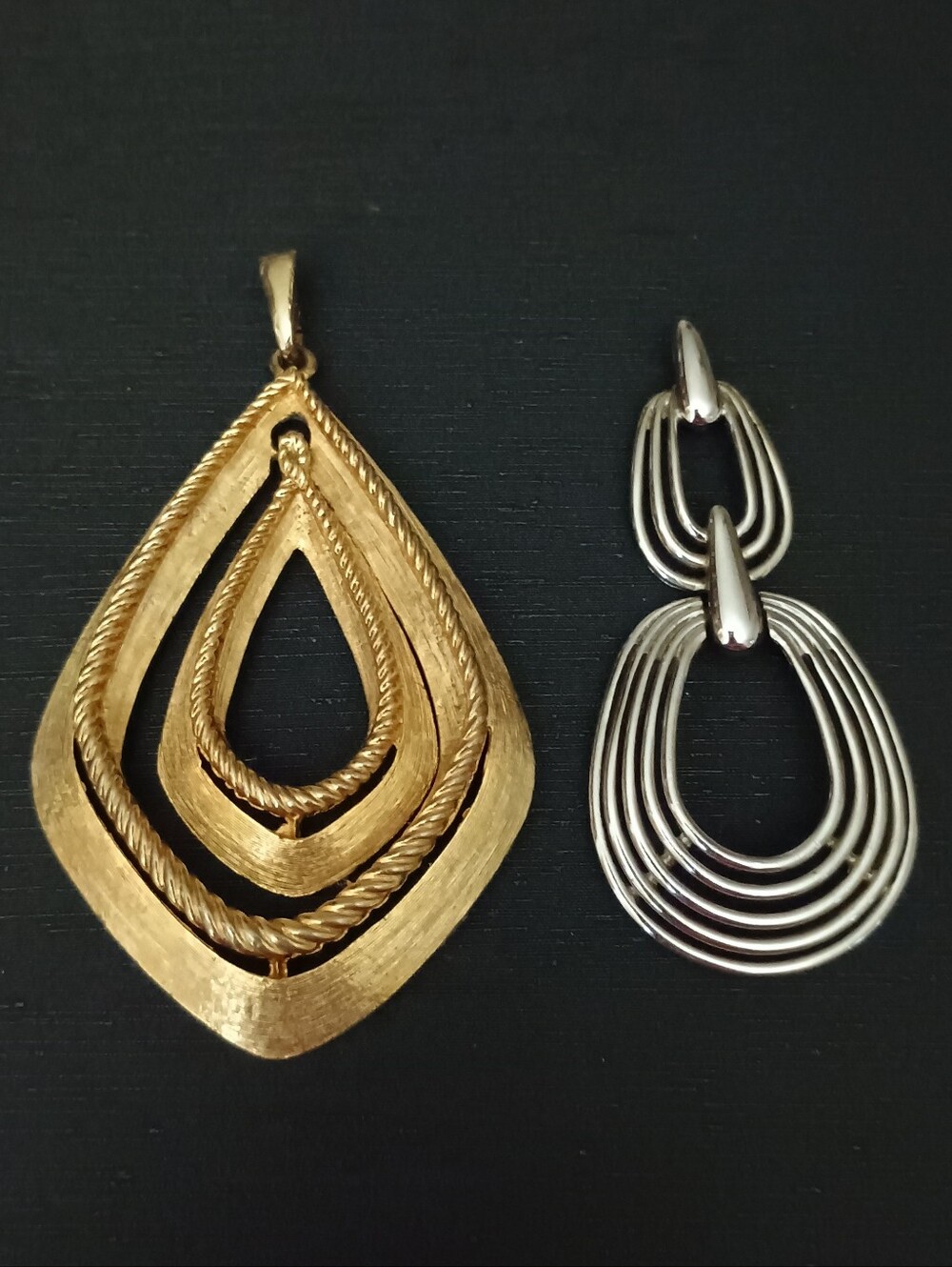 Vintage Gold Teardrop  Pendant - Elegant Women's Jewelry Crown Trifari & Lisner